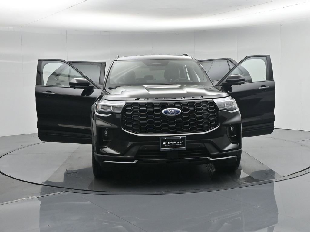 Used 2025 Ford Explorer ST-Line w/ ST-Line Street Pack image 34