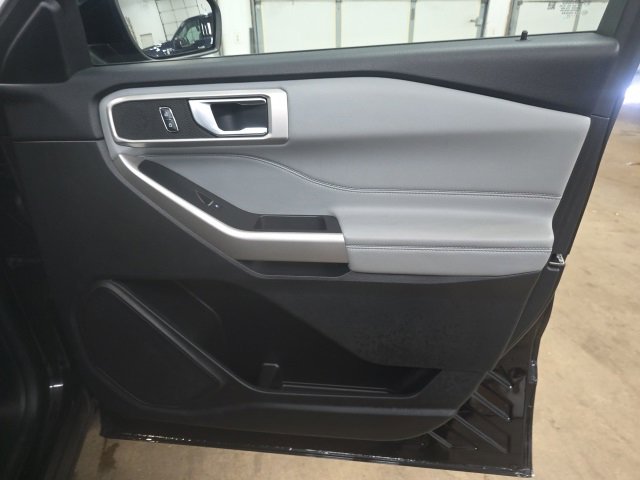 Used 2023 Ford Explorer XLT w/ Equipment Group 202A image 6