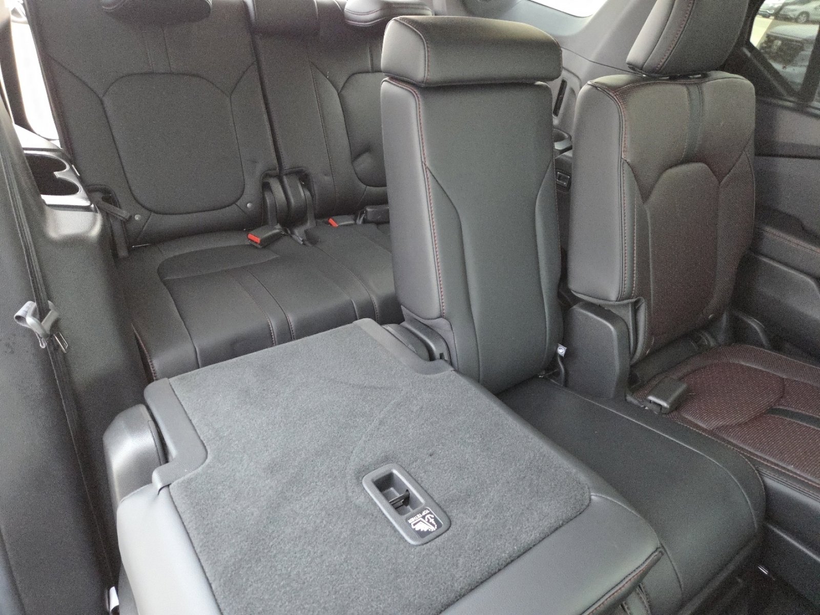 Used 2025 Honda Pilot Black Edition image 24