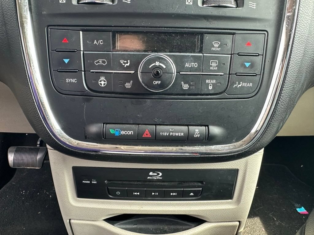 Used 2014 Chrysler Town & Country Touring-L w/ Driver Convenience Group FWD image 23