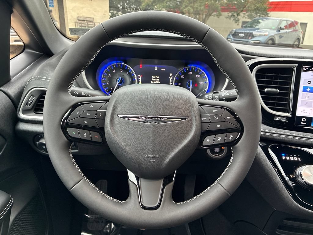 New 2026 Chrysler Pacifica Select w/ S Appearance Package FWD image 15