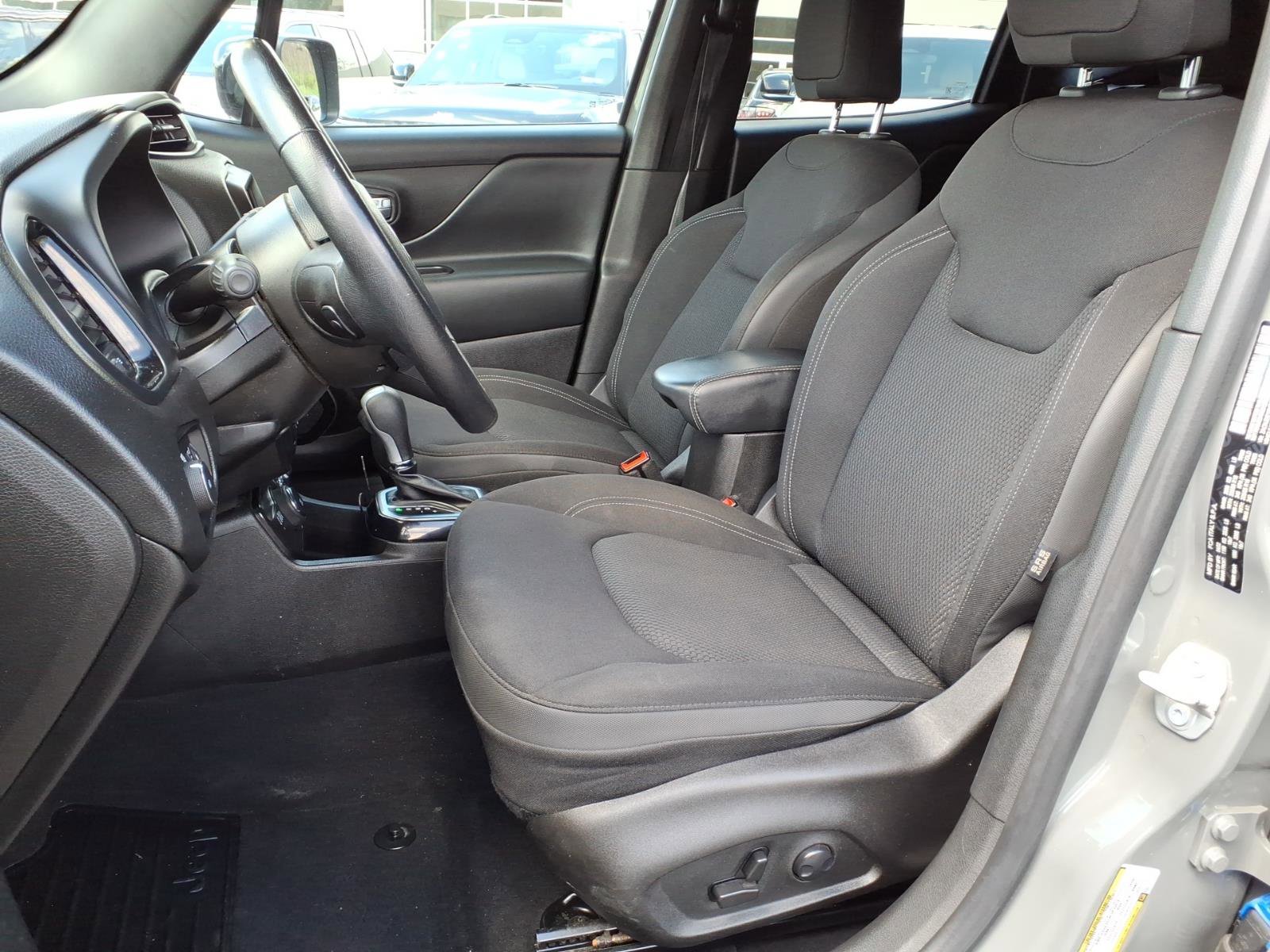 Certified 2022 Jeep Renegade Altitude w/ Convenience Group AWD/4WD image 9