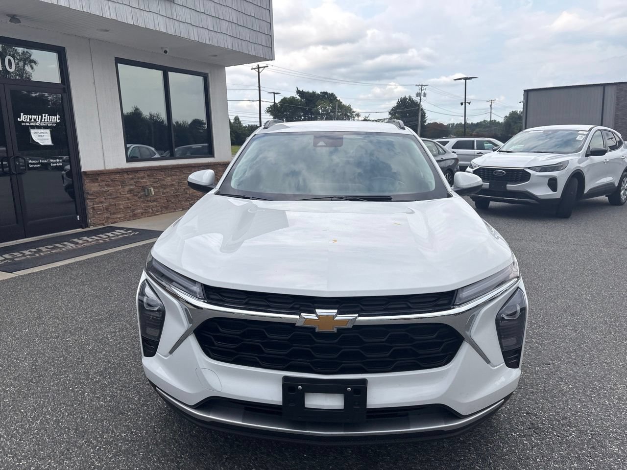 Used 2025 Chevrolet Trax LT w/ LT Convenience Package FWD image 12