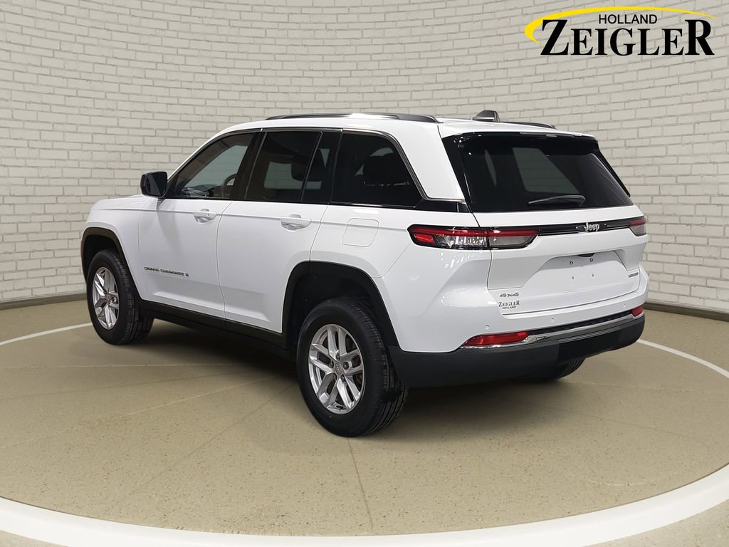 Used 2023 Jeep Grand Cherokee Laredo image 7
