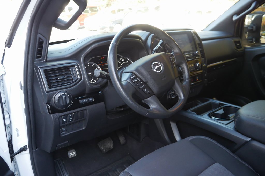 Used 2023 Nissan Titan SV w/ SV Convenience Package image 10