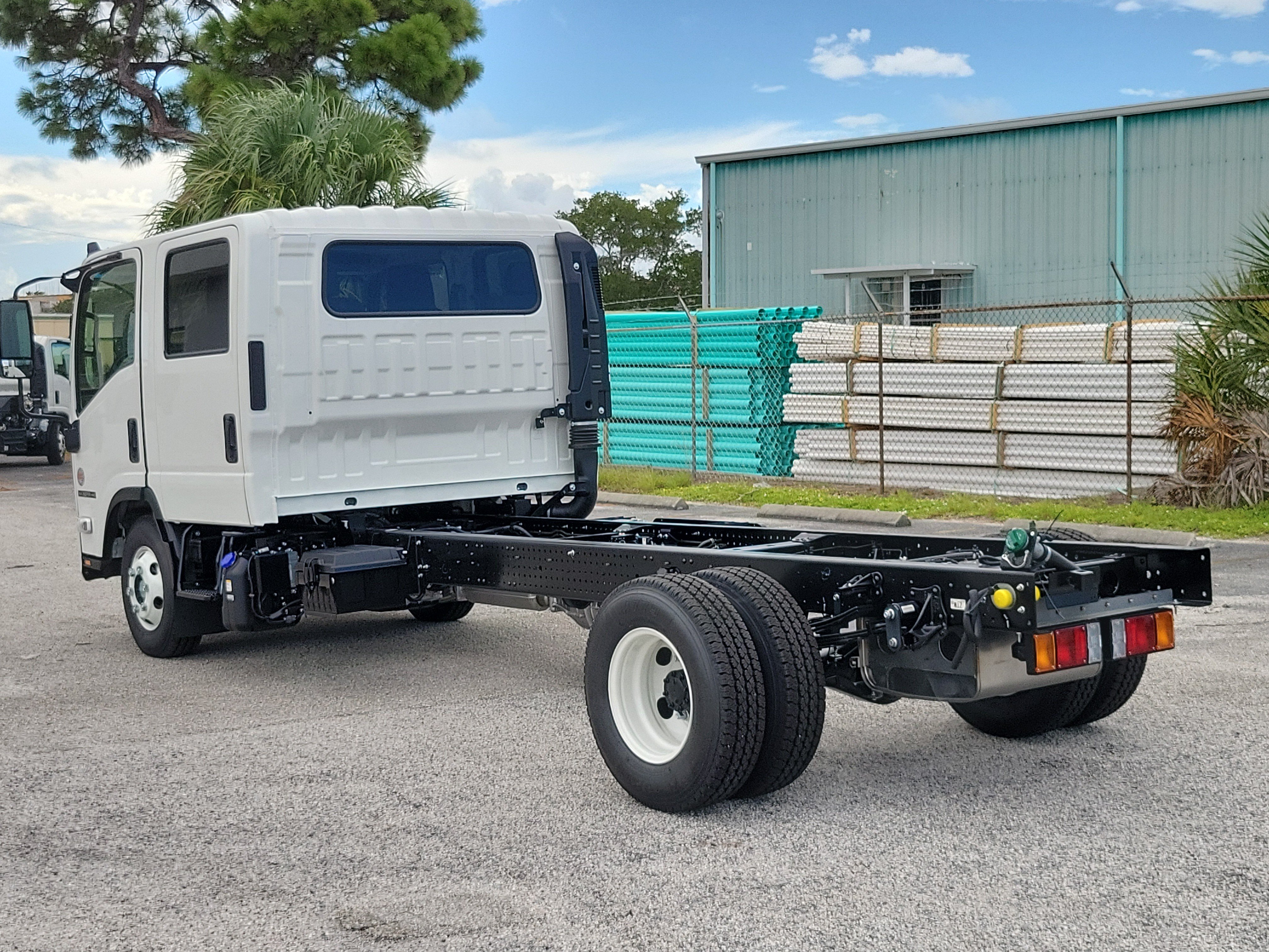 Used 2027 Isuzu NPR RWD image 3