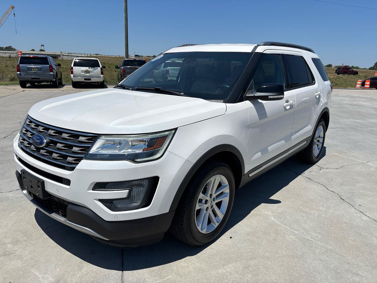 Used 2016 Ford Explorer XLT w/ Equipment Group 202A FWD image 8