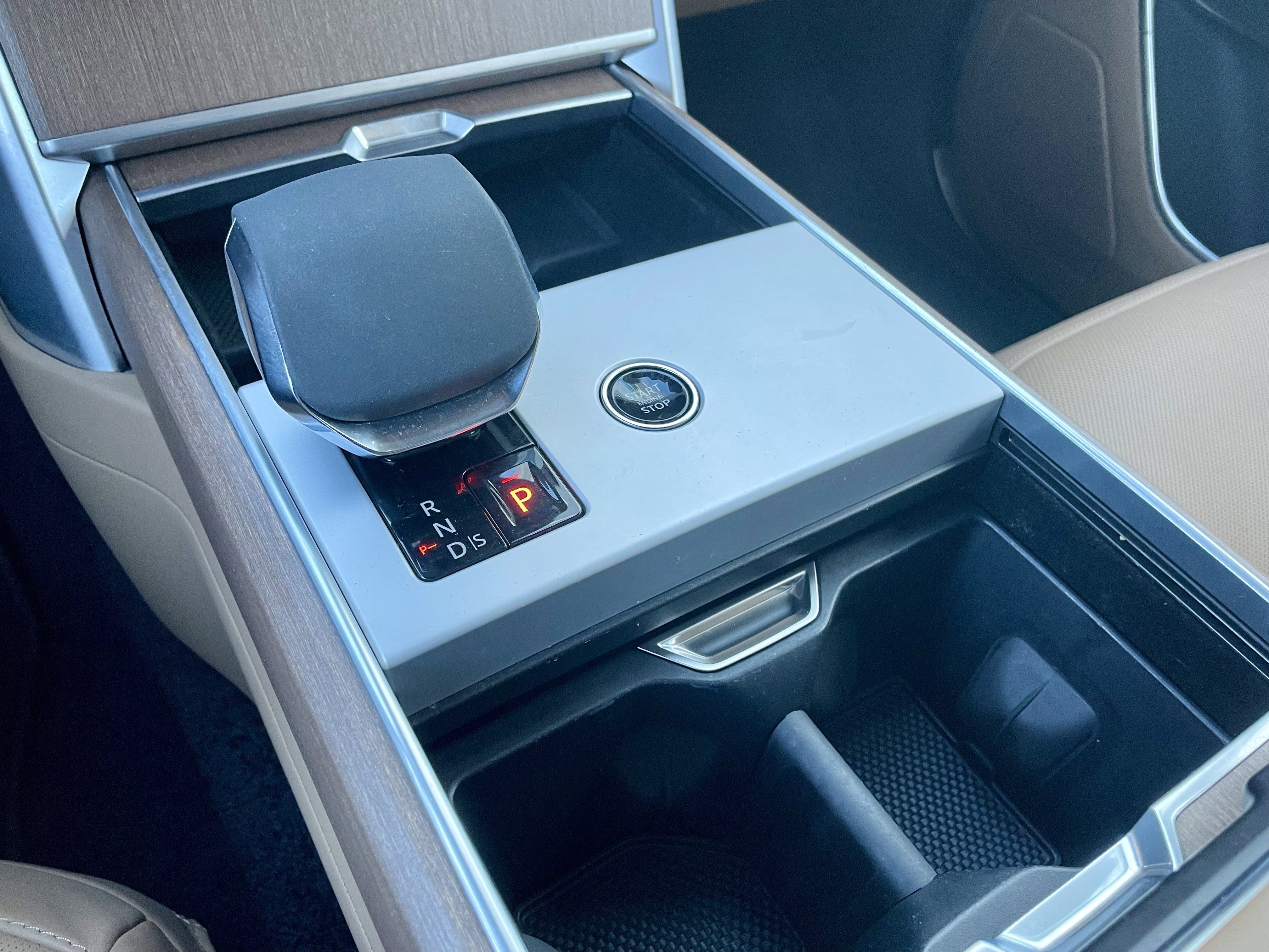 Certified 2024 Land Rover Range Rover Long Wheelbase SE image 20