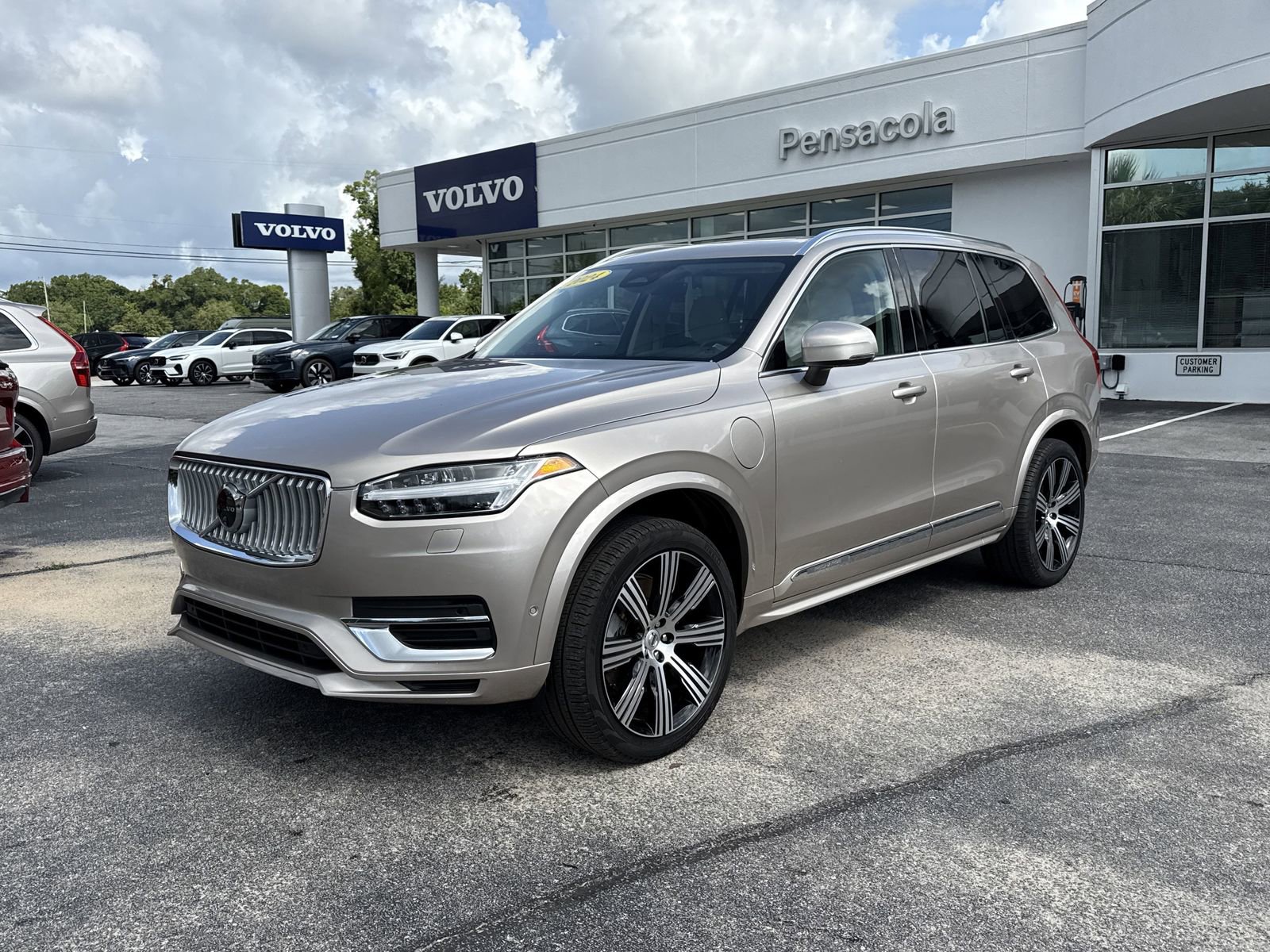 Used 2024 Volvo XC90 T8 Plus w/ Protection Package Premier video 1