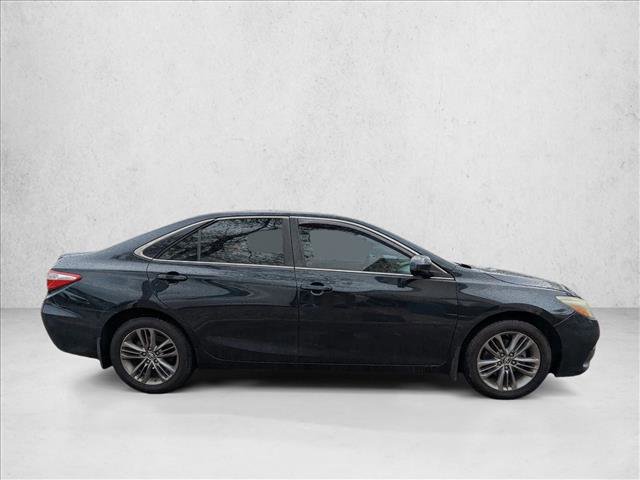 Used 2015 Toyota Camry SE w/ Moonroof Package FWD image 4