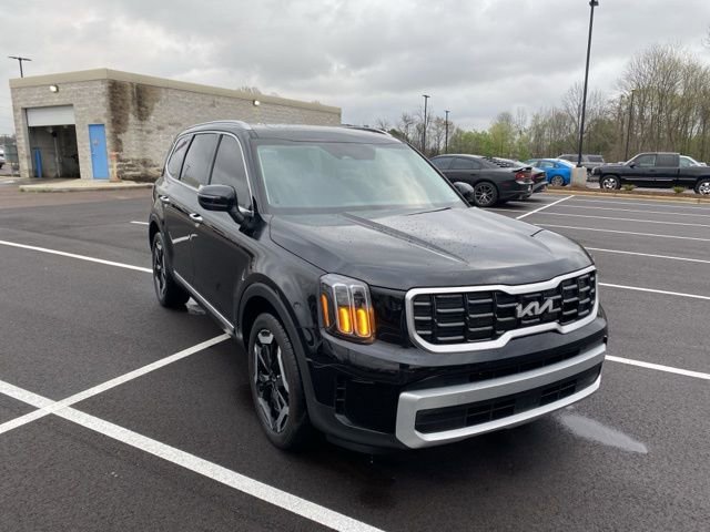 Used 2024 Kia Telluride S w/ S Sunroof Package image 3