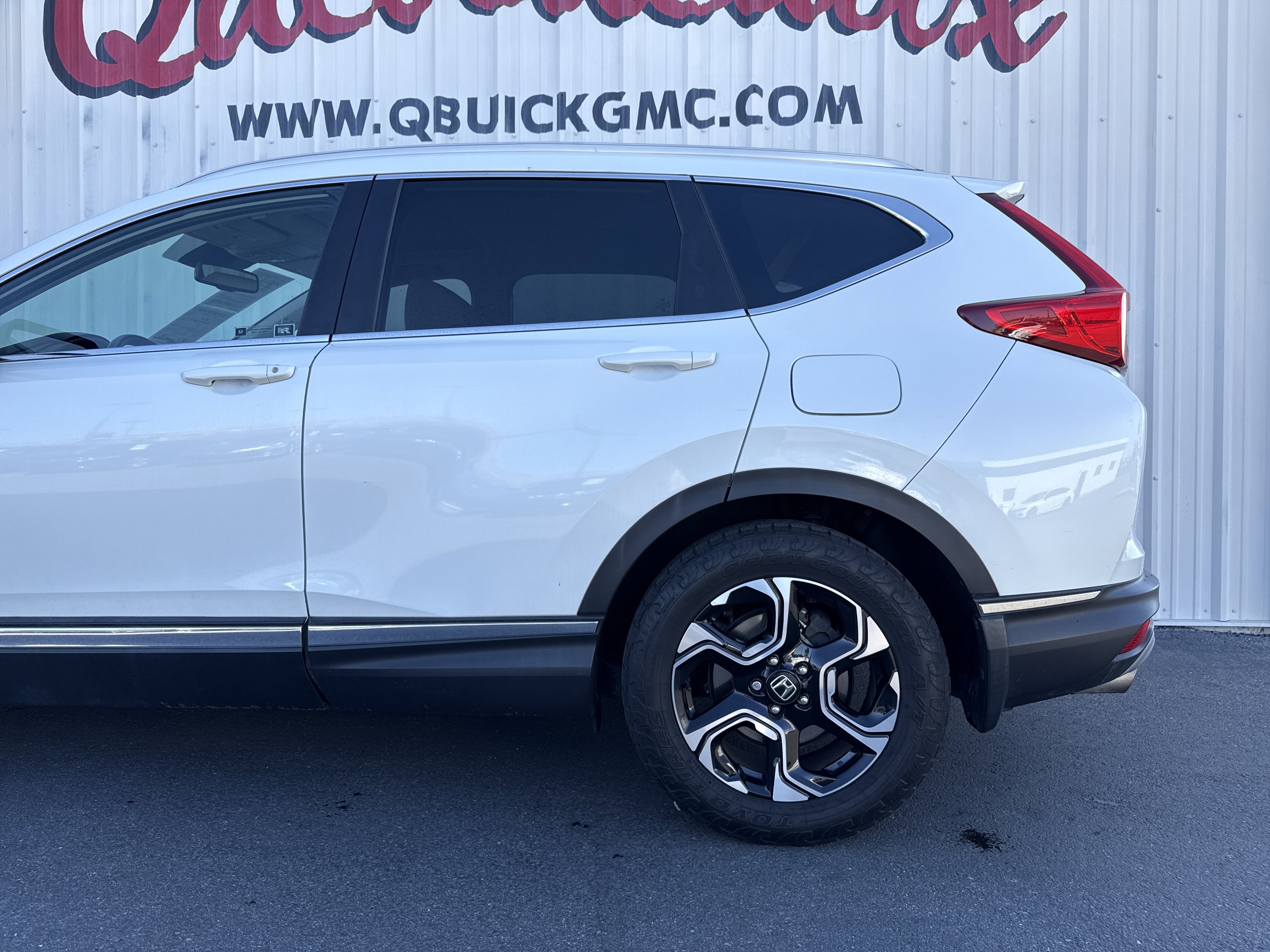Used 2018 Honda CR-V Touring image 2