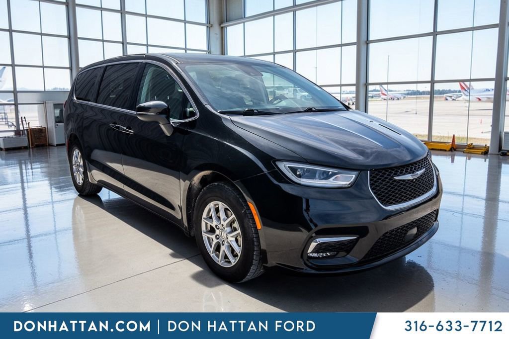 Used 2023 Chrysler Pacifica Touring-L image 31