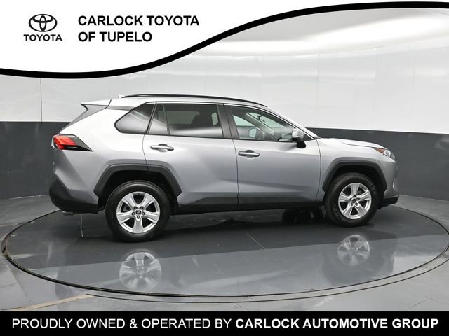 Used 2021 Toyota RAV4 XLE w/ Convenience Package FWD image 4