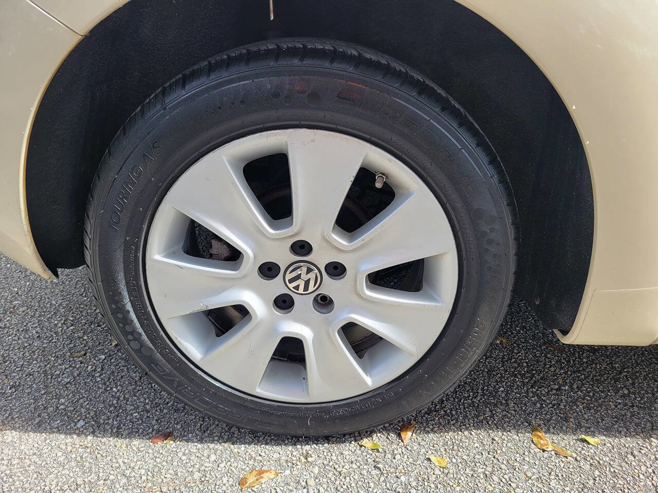 Used 2008 Volkswagen Beetle S image 12