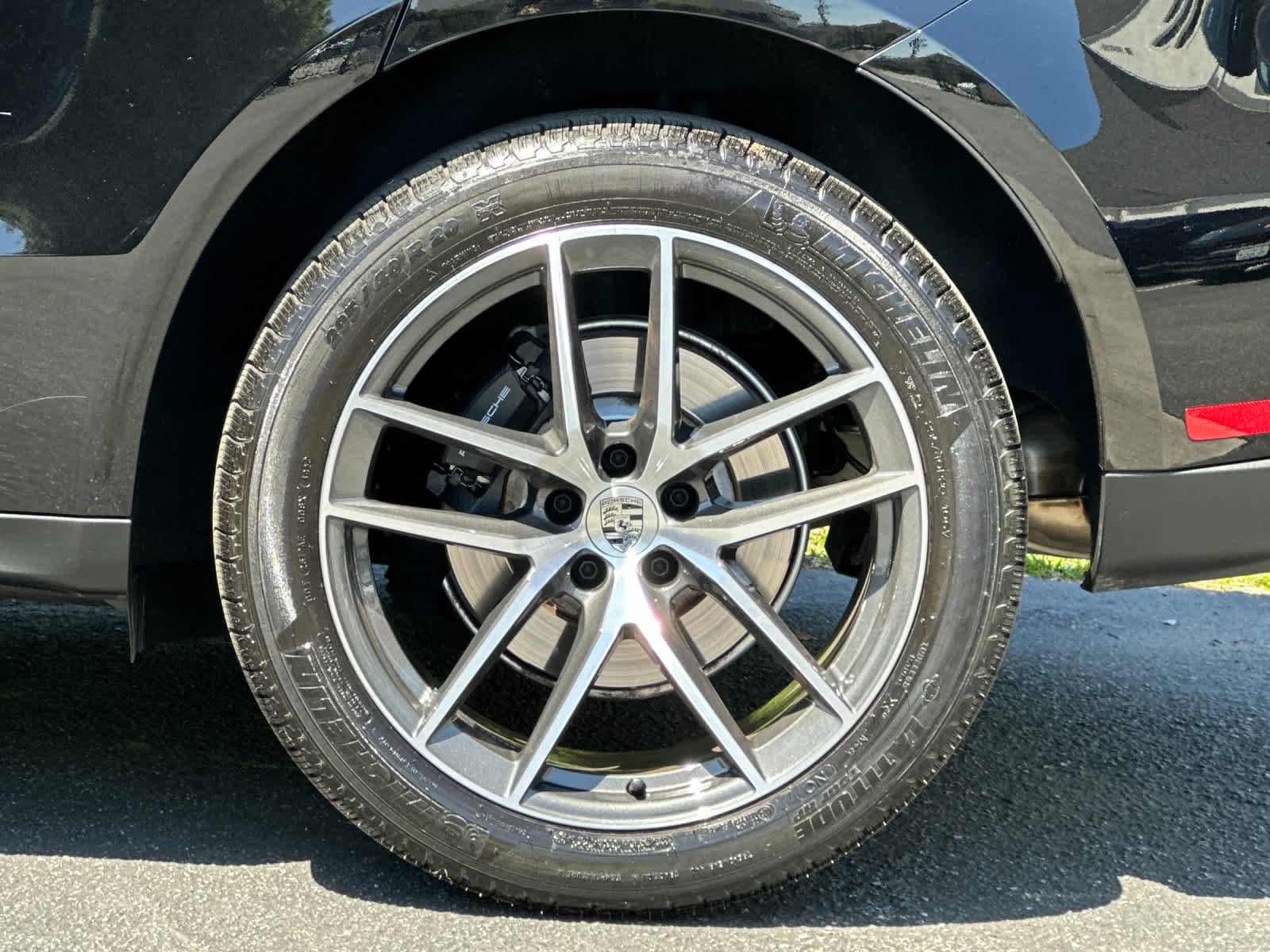 Certified 2025 Porsche Macan AWD/4WD image 30