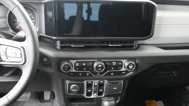 Used 2024 Jeep Gladiator Sport AWD/4WD image 15