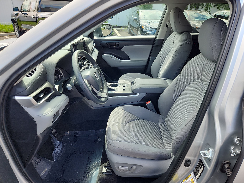 Used 2023 Toyota Highlander L FWD image 14