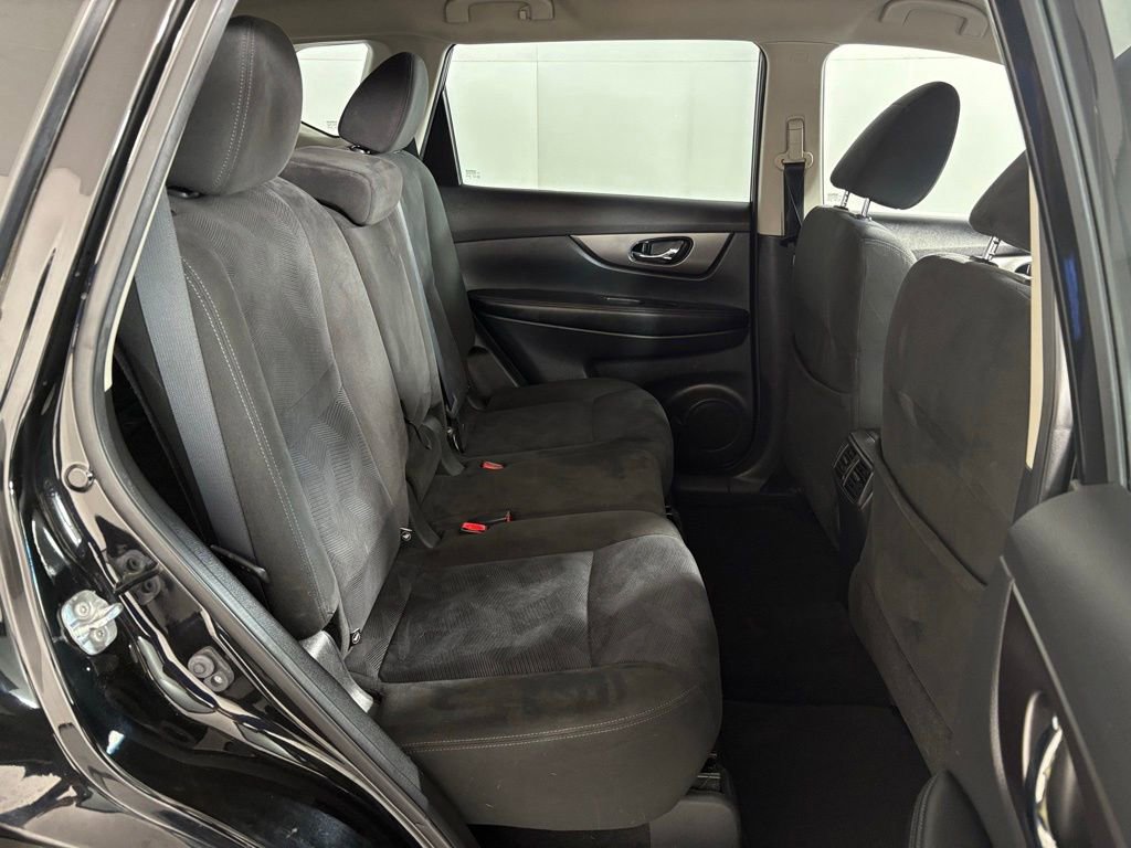 Used 2015 Nissan Rogue S image 37