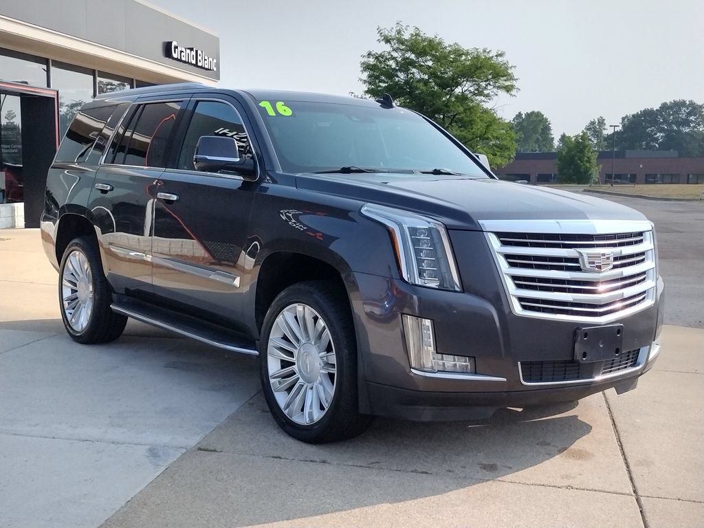 Used 2016 Cadillac Escalade Platinum AWD/4WD image 3