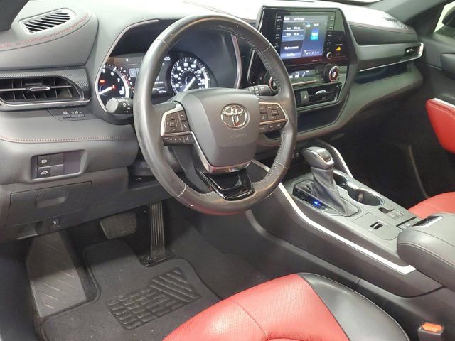 Used 2021 Toyota Highlander XSE FWD image 20