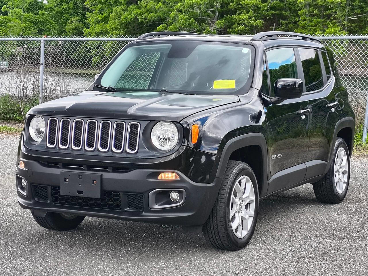 Used 2017 Jeep Renegade Latitude AWD/4WD image 3