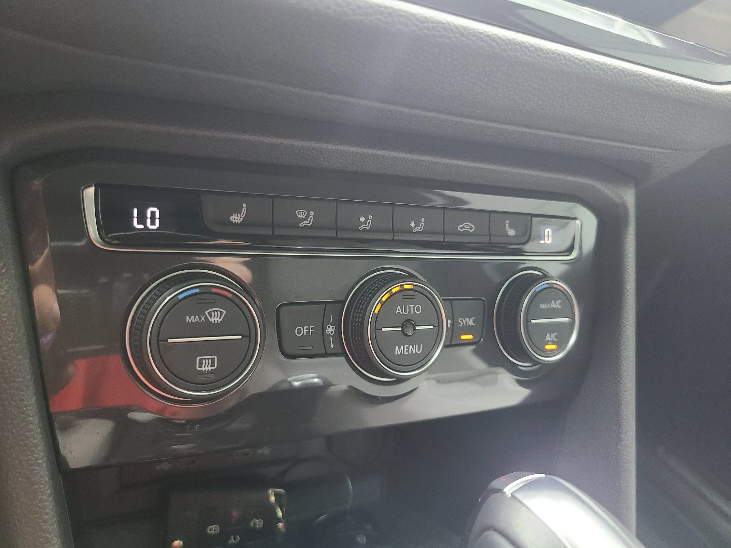 Used 2021 Volkswagen Tiguan SE R-Line AWD/4WD image 34