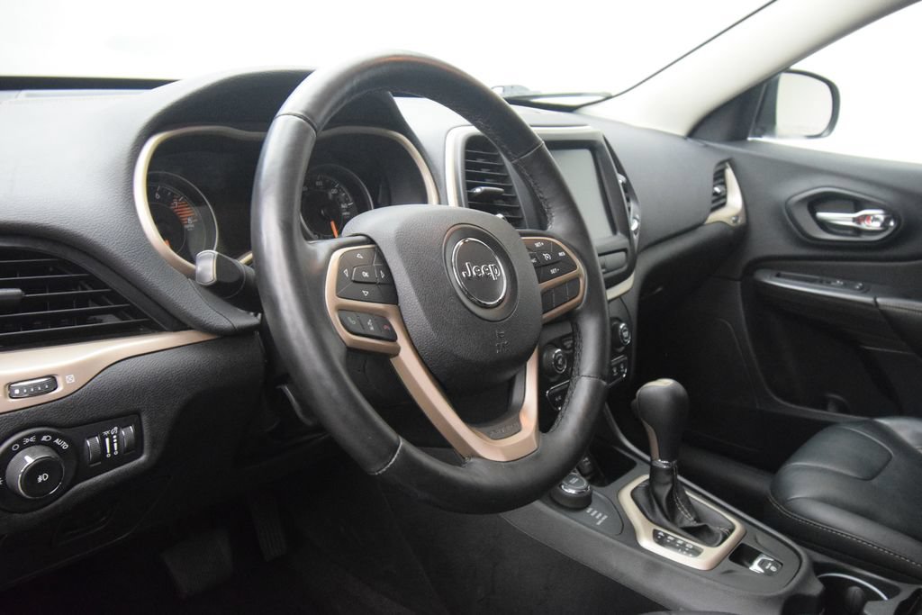 Used 2017 Jeep Cherokee Limited AWD/4WD image 13