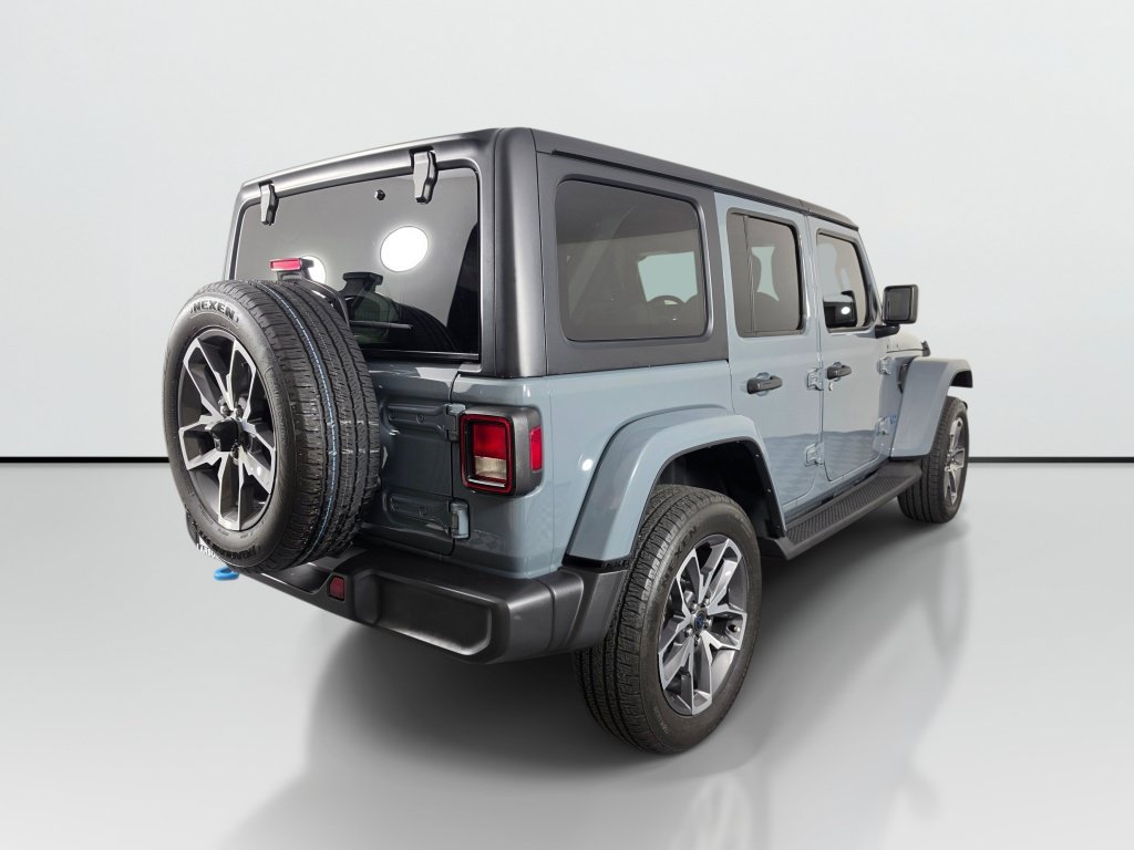 Used 2024 Jeep Wrangler Unlimited w/ Convenience Group AWD/4WD image 6