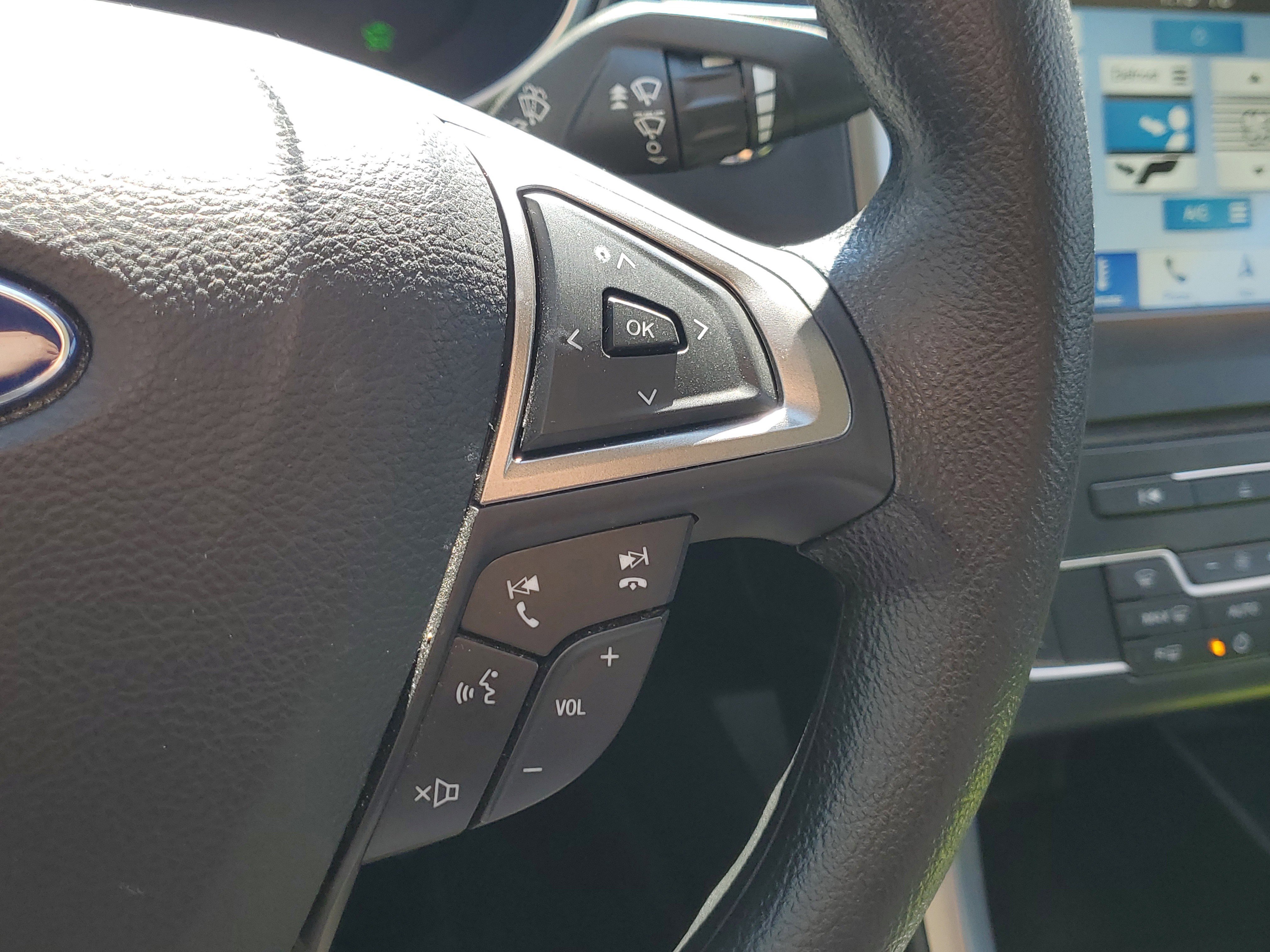 Used 2017 Ford Fusion SE image 25