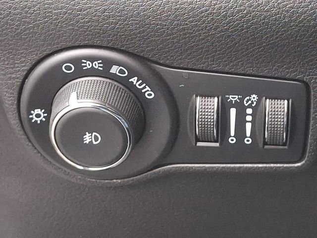 Used 2024 Jeep Compass Latitude image 23