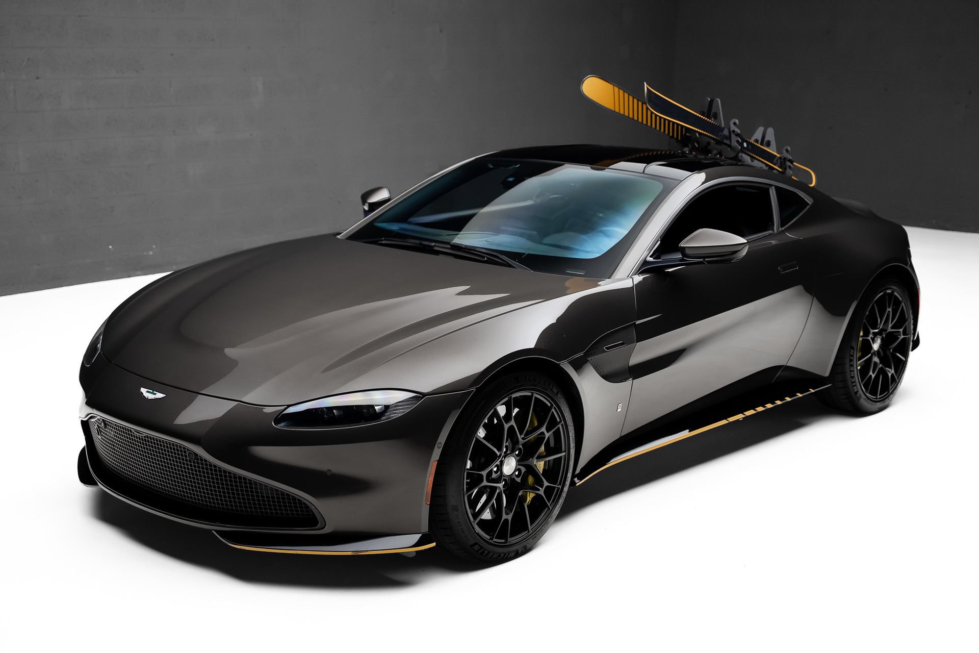 Used 2022 Aston Martin V8 Vantage Coupe RWD image 5
