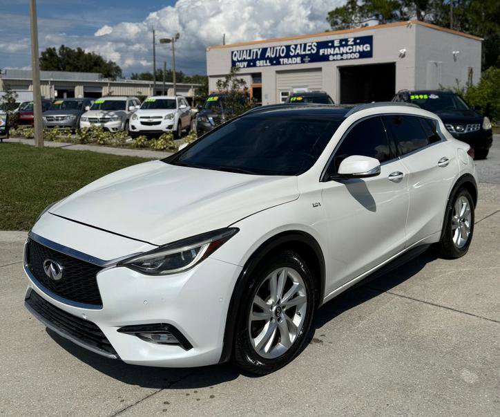Used 2017 INFINITI QX30 Premium w/ Navigation Package image 1