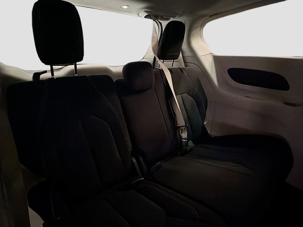Used 2023 Chrysler Voyager LX image 25