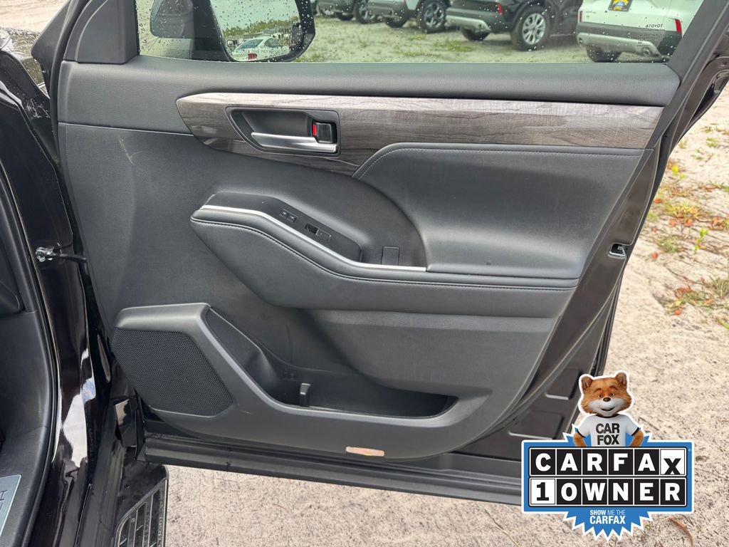 Used 2022 Toyota Highlander Limited image 22