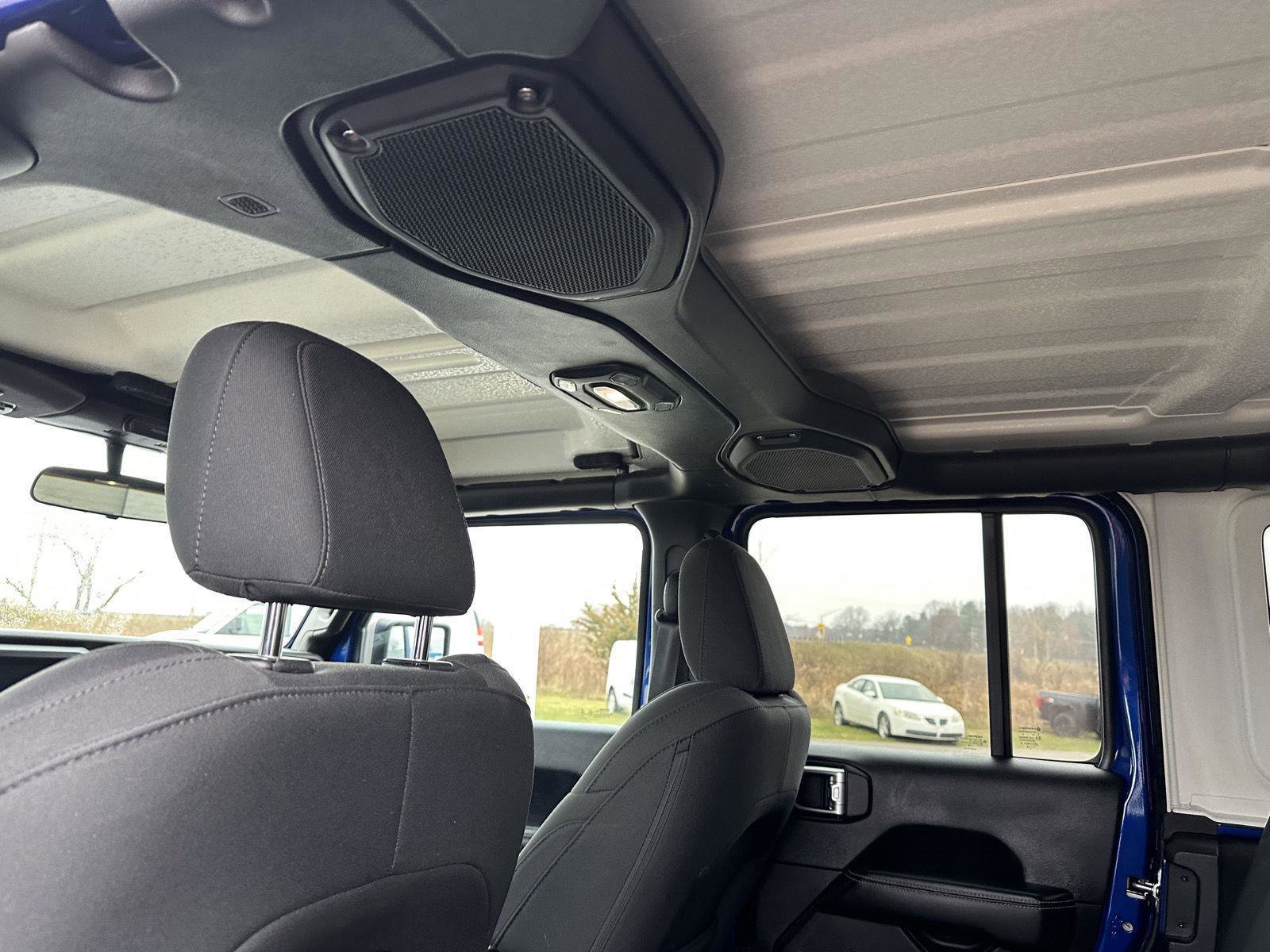 Used 2018 Jeep Wrangler Unlimited Sahara w/ Cold Weather Group image 18