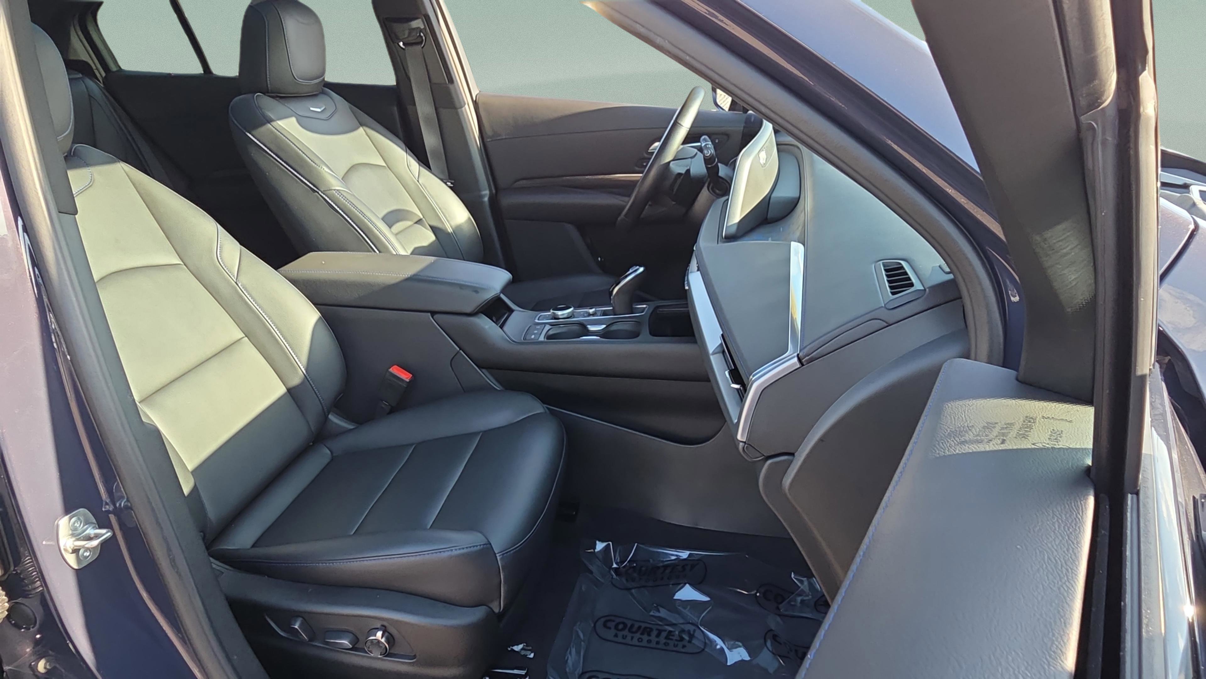 Used 2024 Cadillac XT4 Sport w/ Cold Weather Package image 13