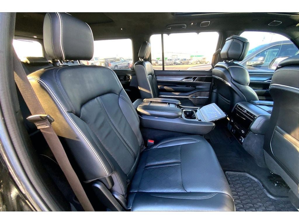 Used 2022 Jeep Grand Wagoneer Series II AWD/4WD image 28