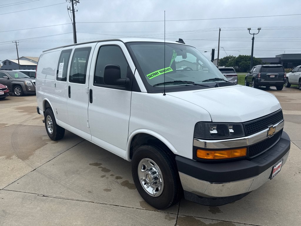 Used 2025 Chevrolet Express 2500 w/ Driver Convenience Package RWD image 7
