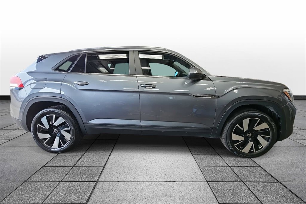 Used 2024 Volkswagen Atlas Cross Sport SE image 4