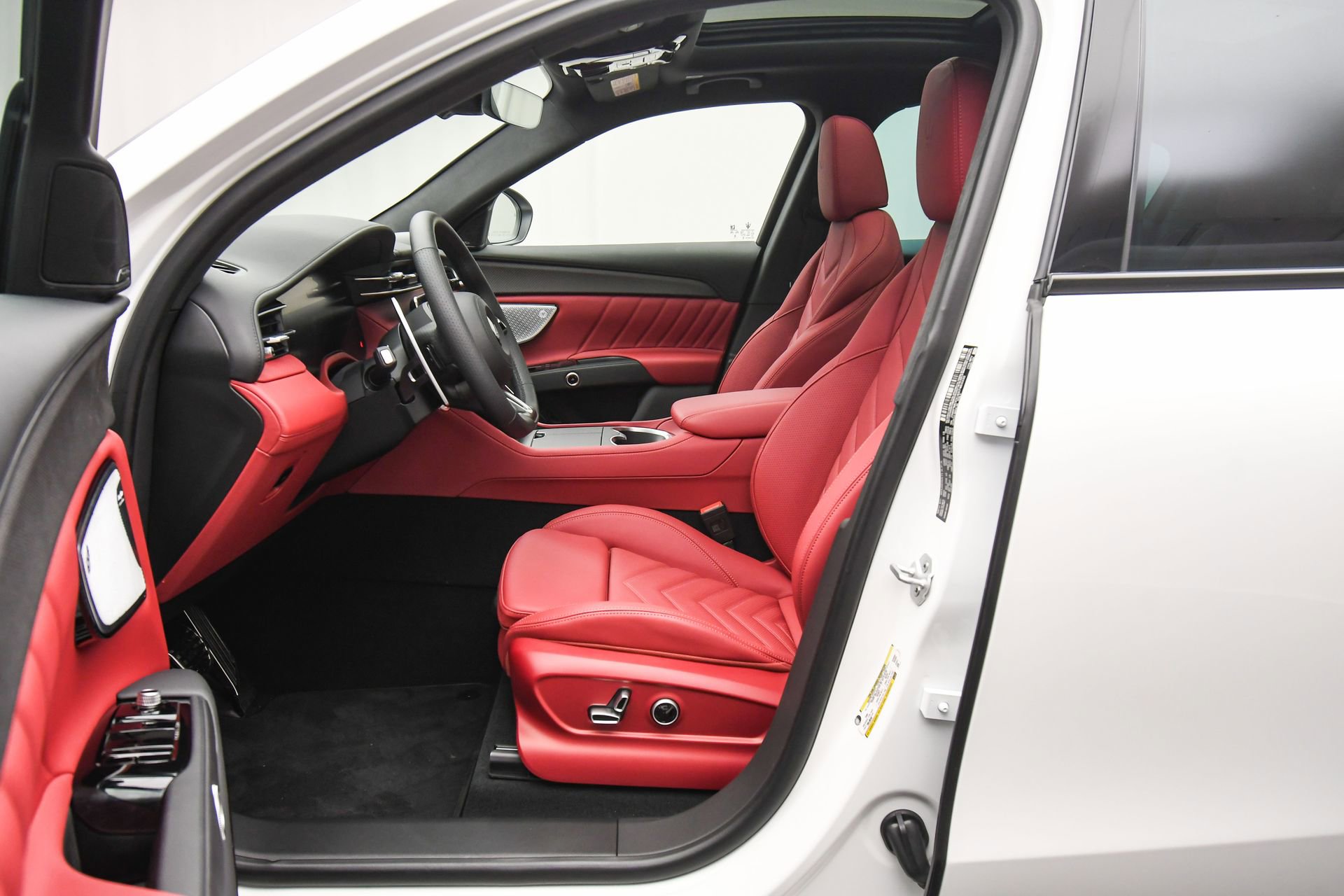 New 2025 Maserati Grecale Trofeo image 18