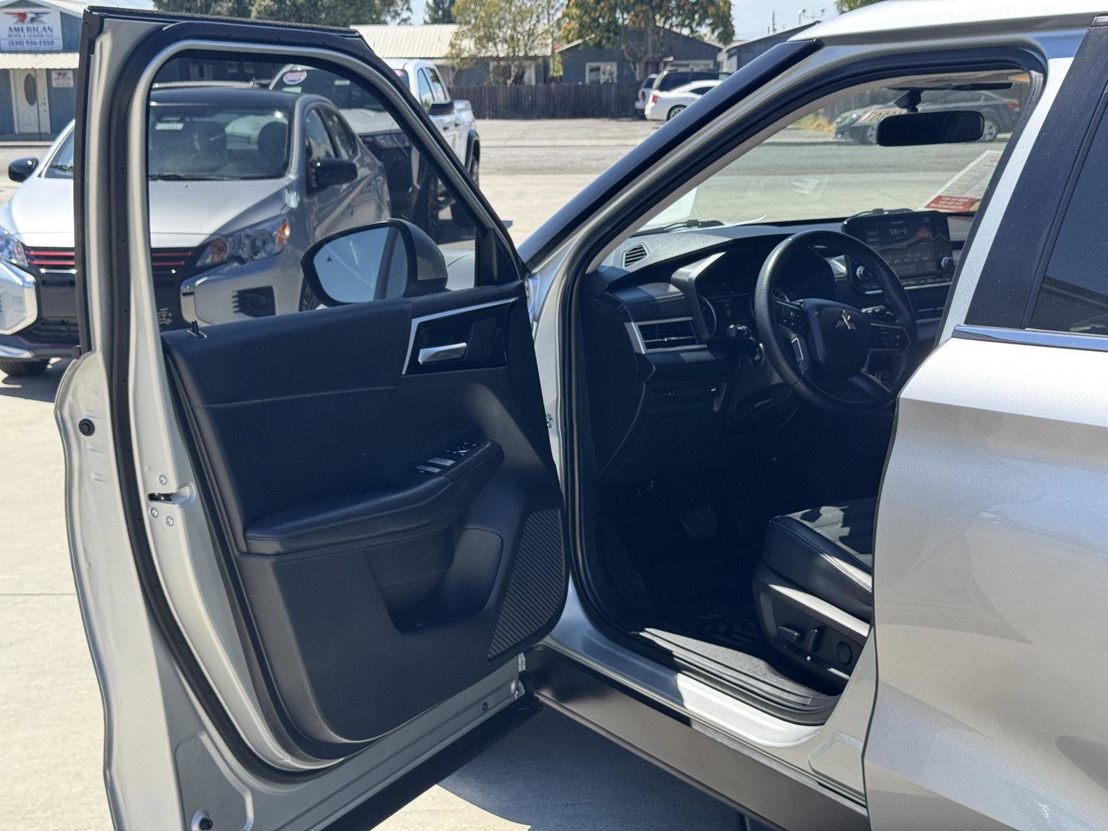 Used 2024 Mitsubishi Outlander SE Black Edition image 20
