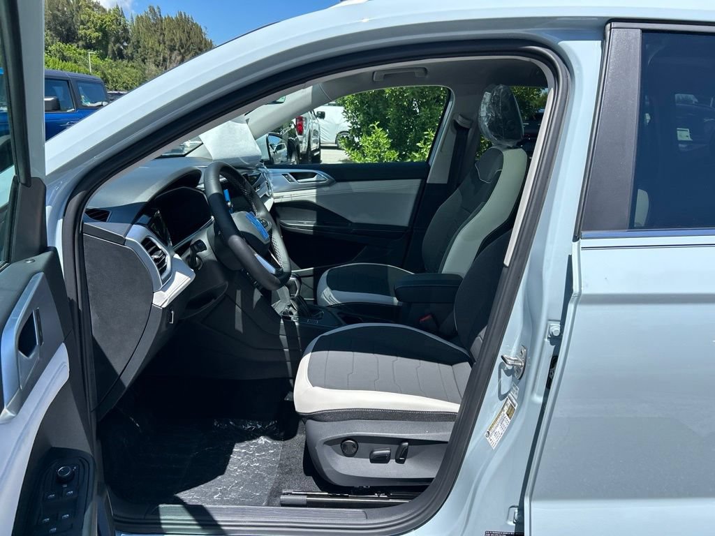 New 2026 Volkswagen Taos SE FWD image 15