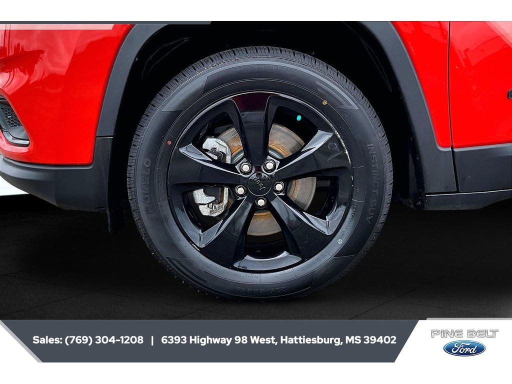 Used 2021 Jeep Cherokee Latitude Plus AWD/4WD image 7