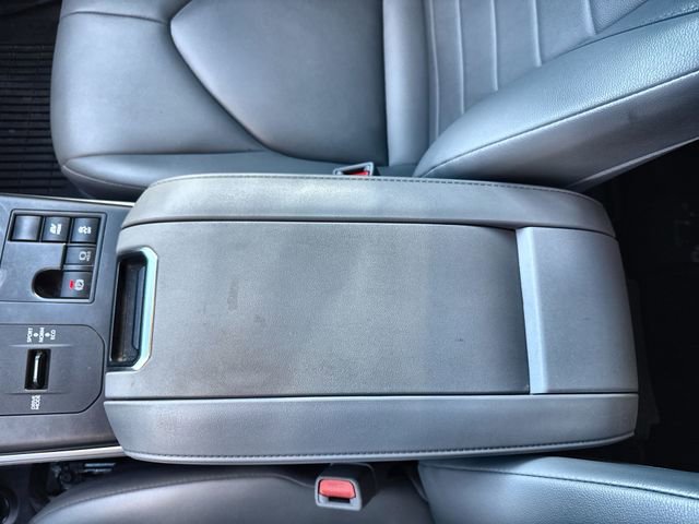Used 2023 Toyota Highlander XLE image 29