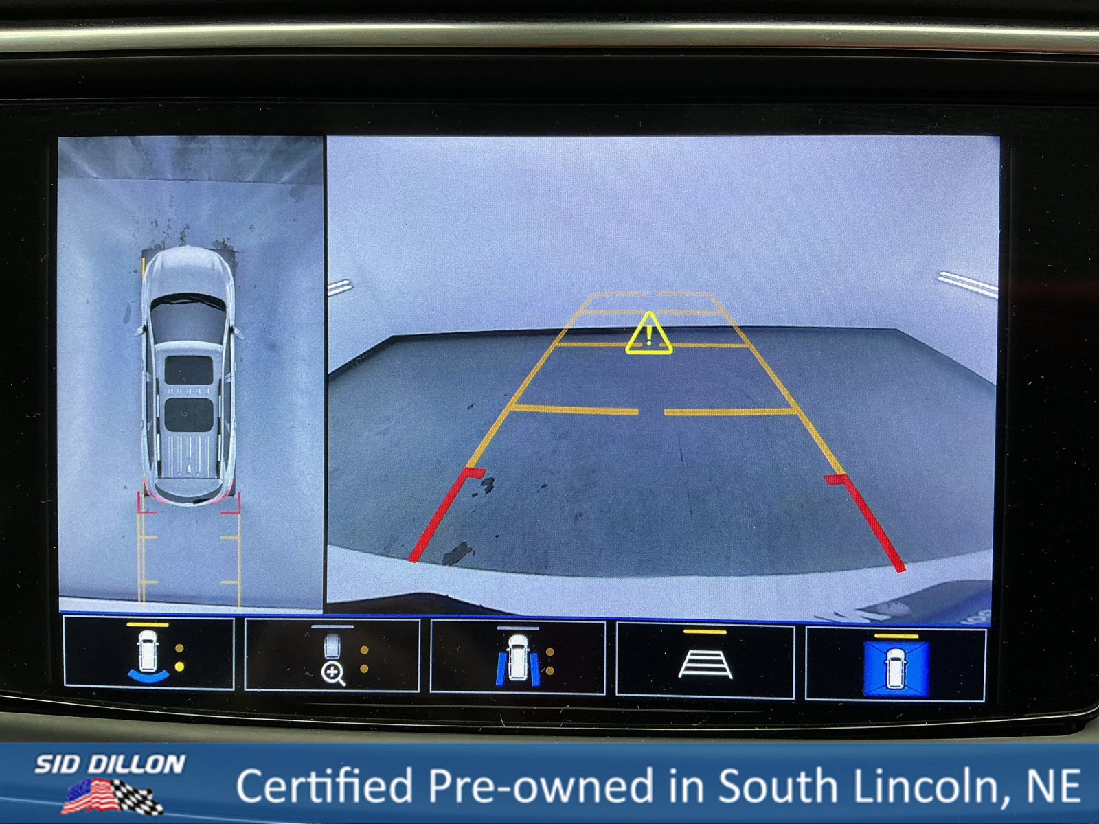 Used 2023 Buick Enclave Essence image 7