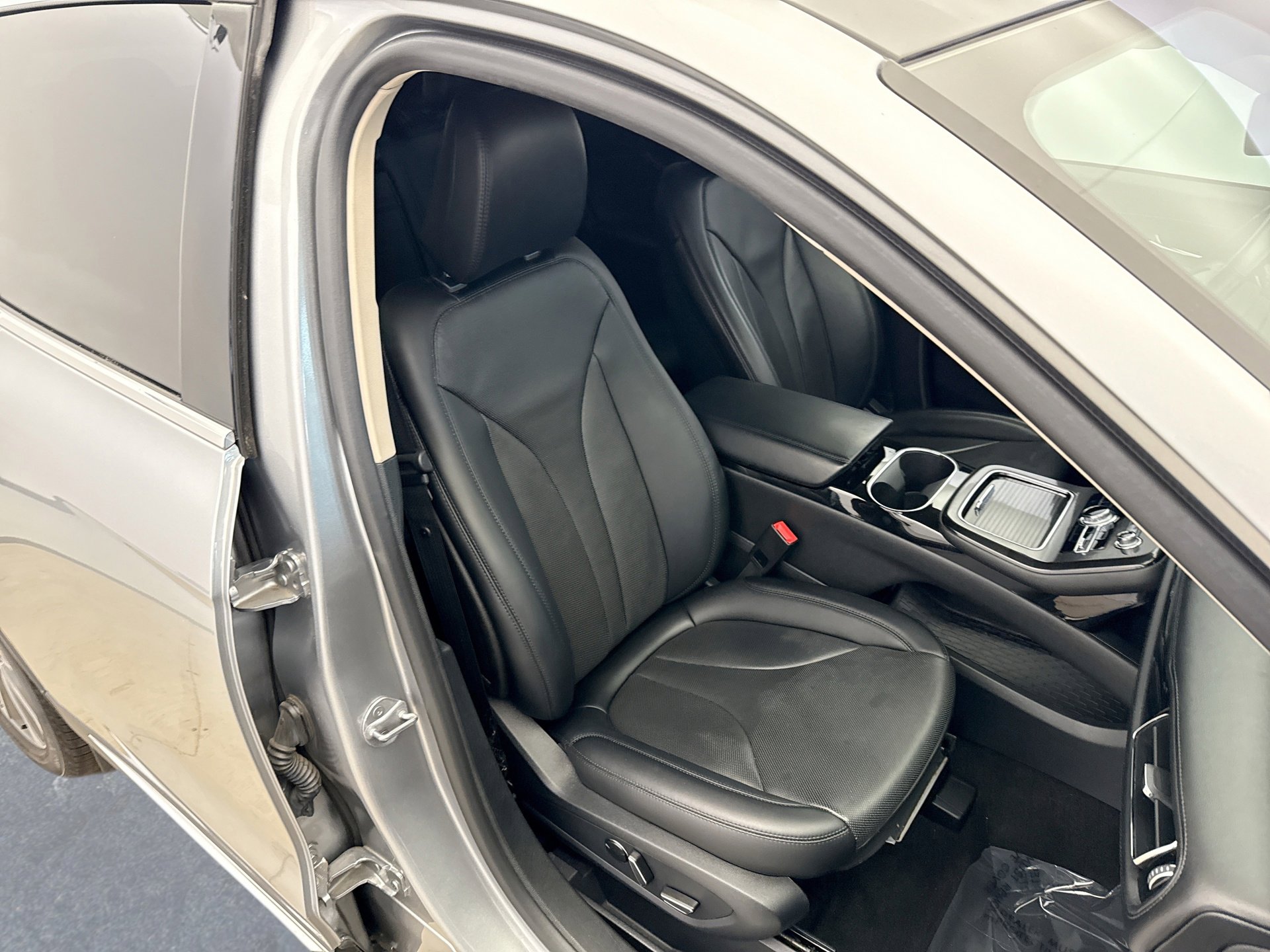 Used 2021 Lincoln Nautilus Reserve image 16