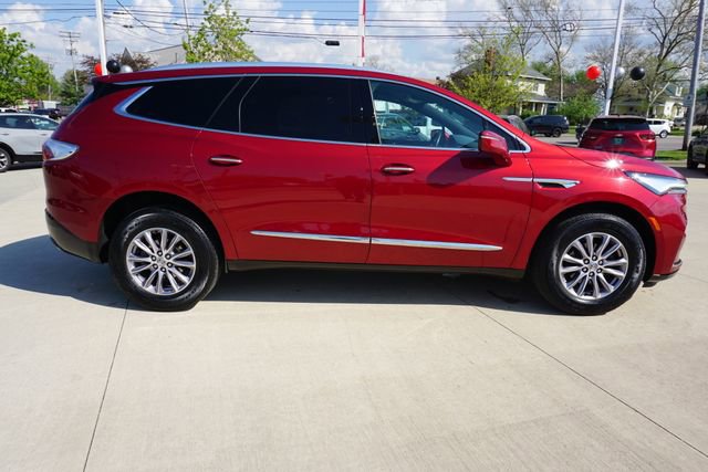 Used 2024 Buick Enclave Essence AWD/4WD image 4