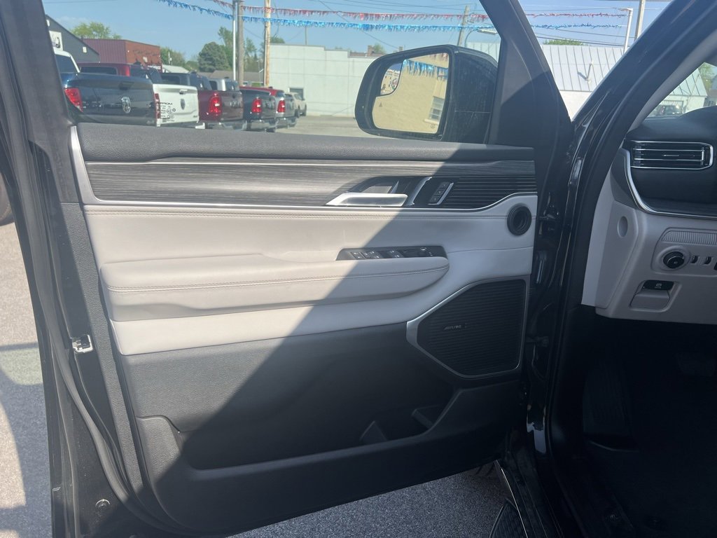 New 2024 Jeep Wagoneer L Series II w/ HD Trailer Tow Package image 10