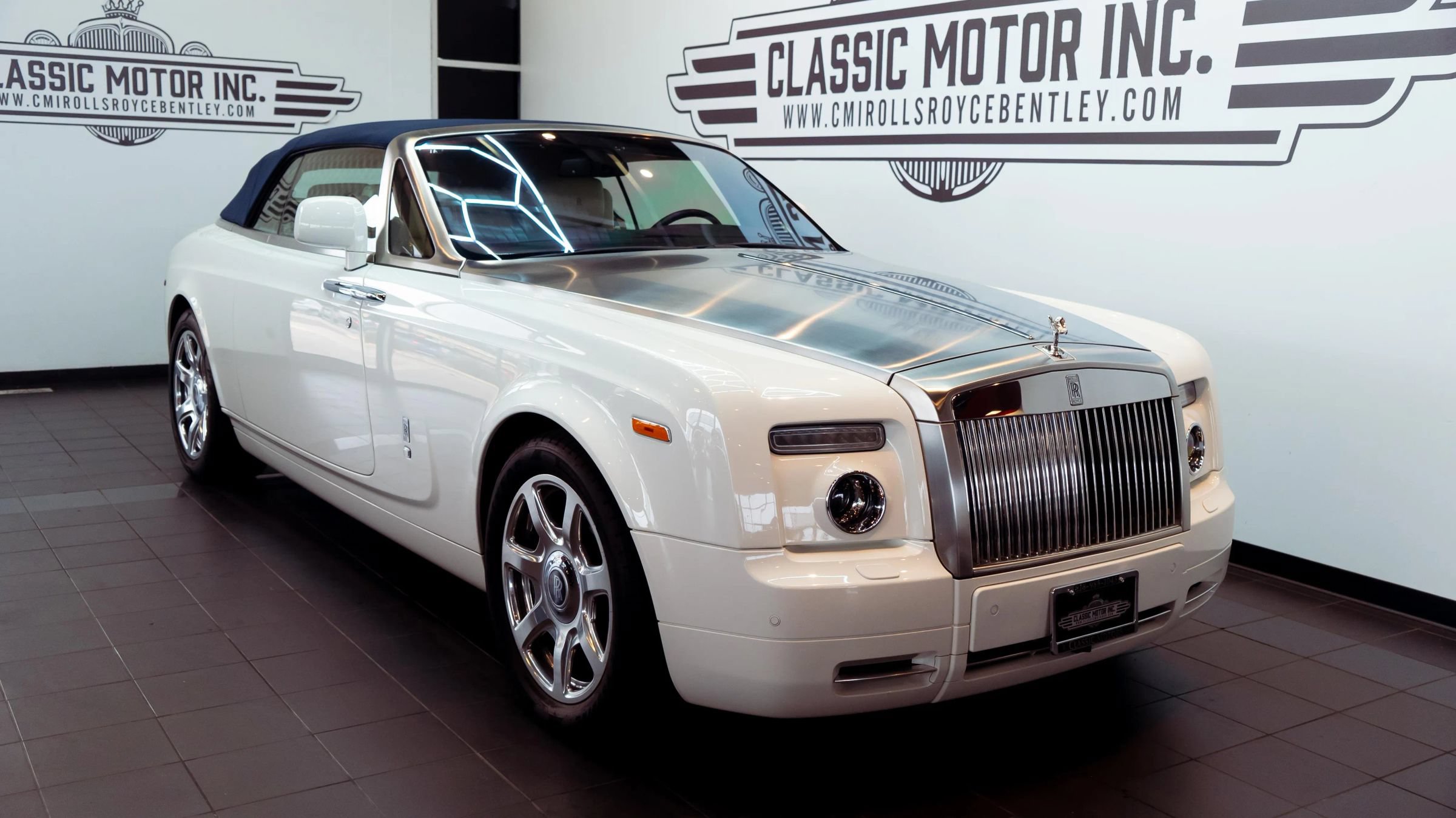 Used 2011 Rolls-Royce Phantom Drophead Coupe RWD image 11